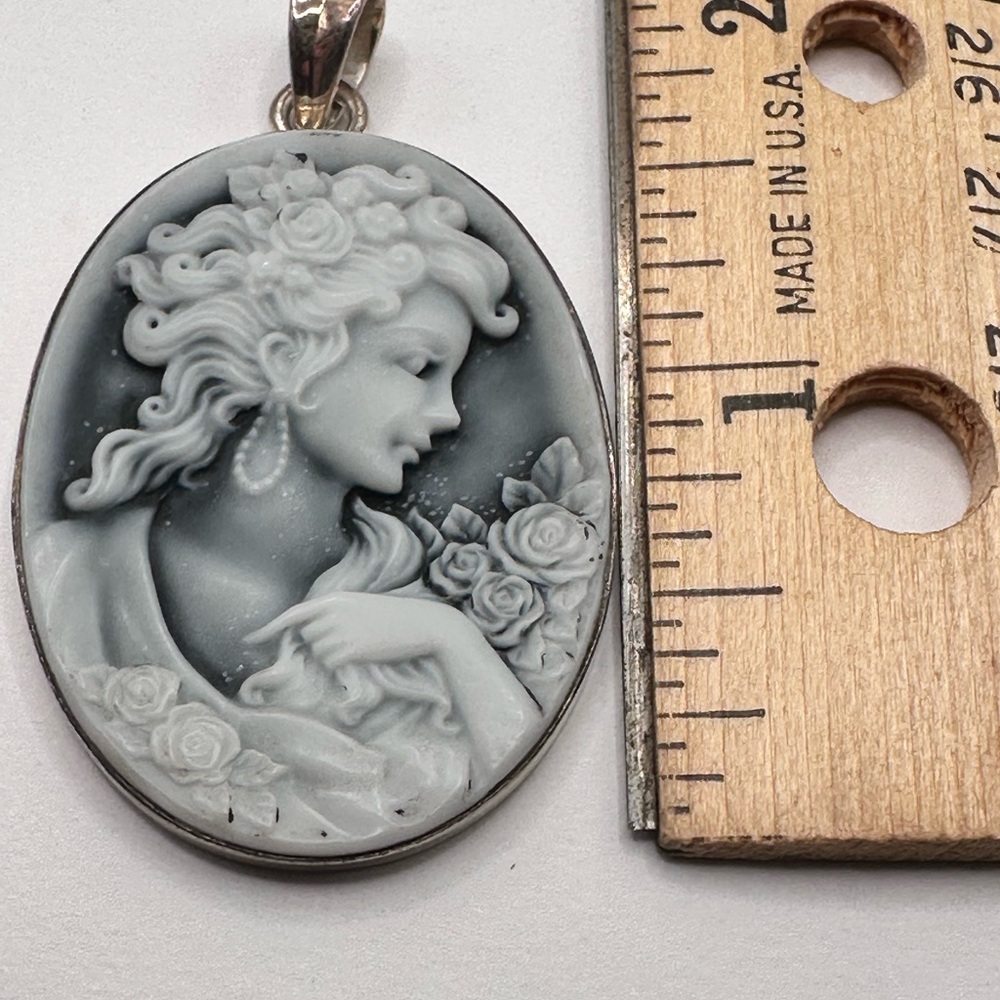 Blue and White Victorian Cameo Pendant Necklace - Picture 3 of 6